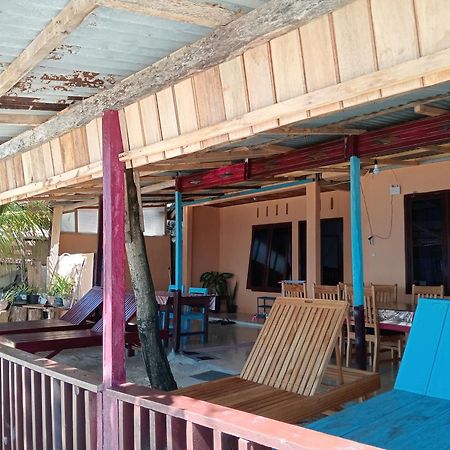 Mamalis Homestay مانادو المظهر الخارجي الصورة
