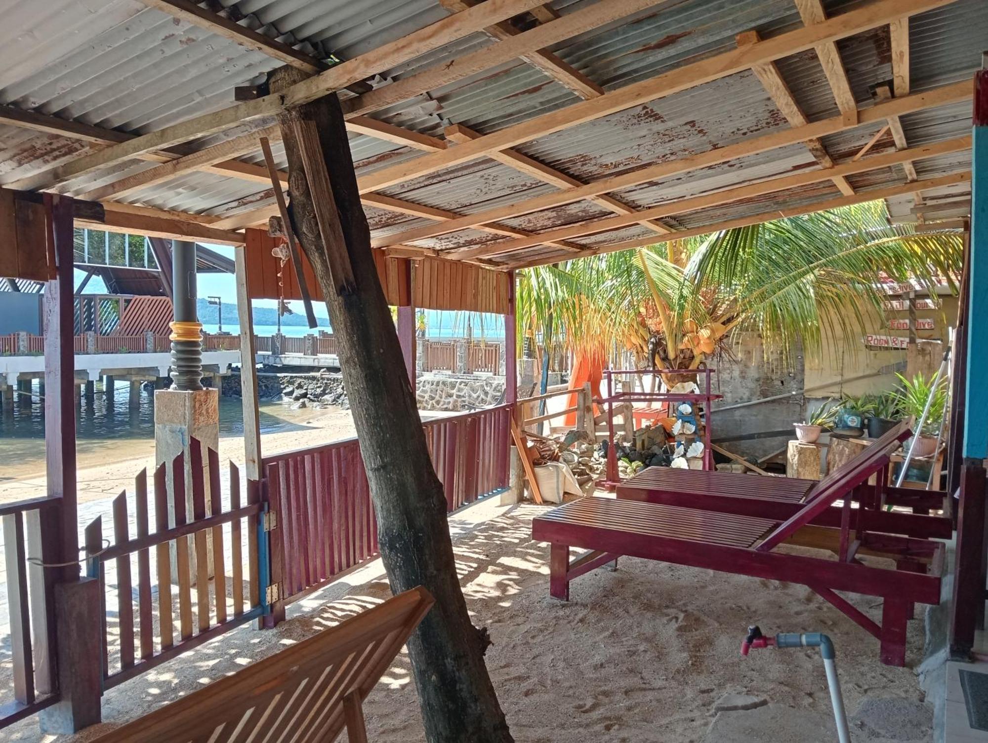 Mamalis Homestay مانادو المظهر الخارجي الصورة